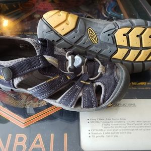 Keen kids sandals size US 2
